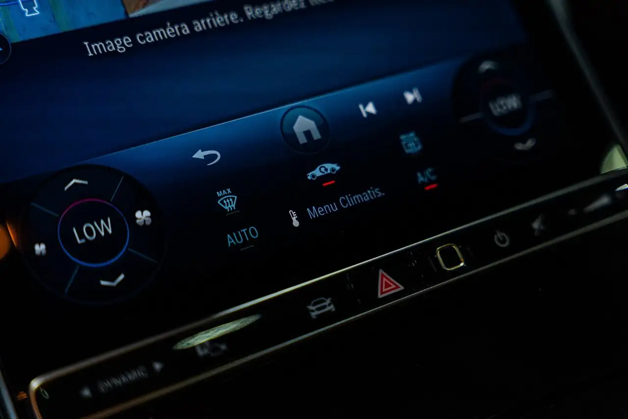 Mercedes-Benz C-Class - Image 15