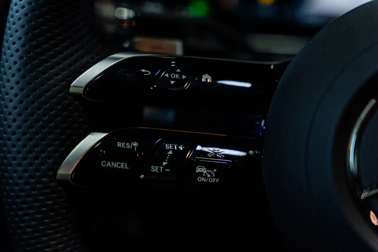 Mercedes-Benz C-Class - Image 11