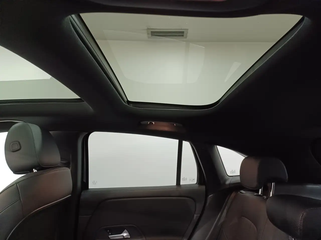 Mercedes-Benz GLA - Image 13