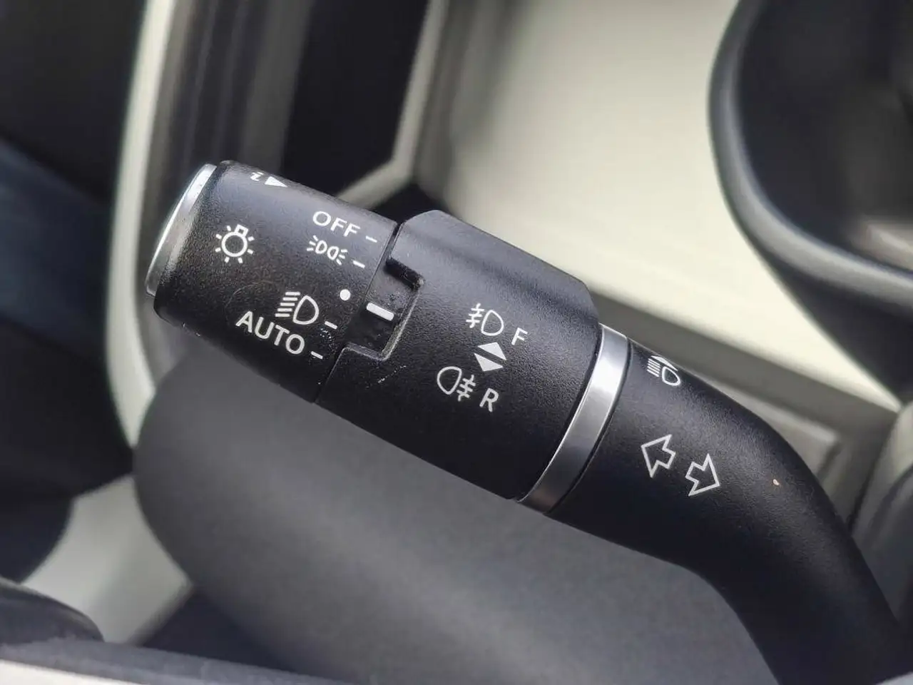 Land Rover Defender - Image 16