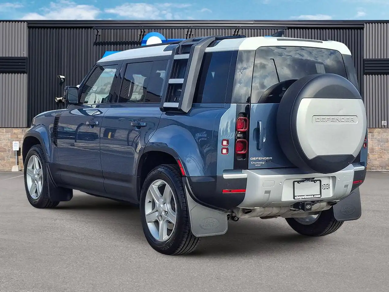 Land Rover Defender - Image 3
