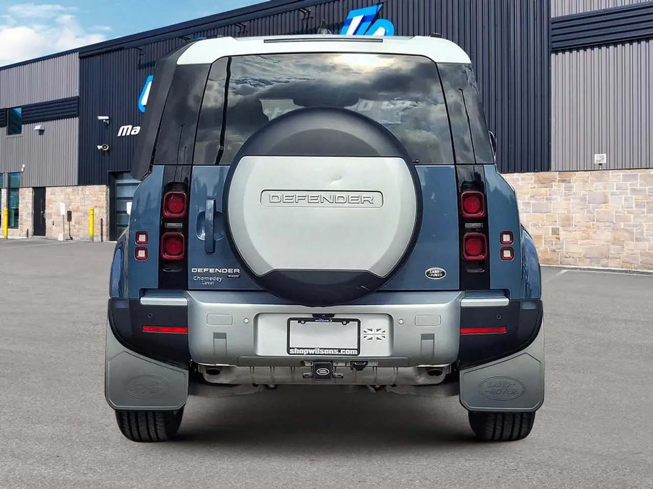 Land Rover Defender - Image 4