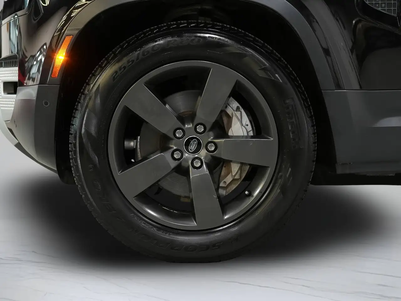 Land Rover Defender - Image 31