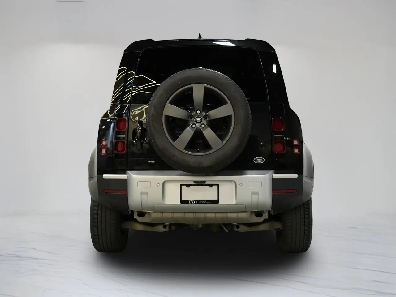 Land Rover Defender - Image 6