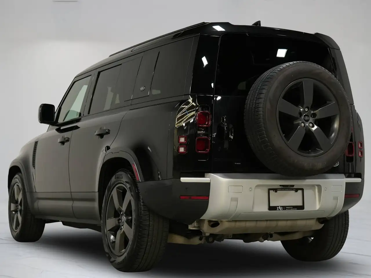 Land Rover Defender - Image 5