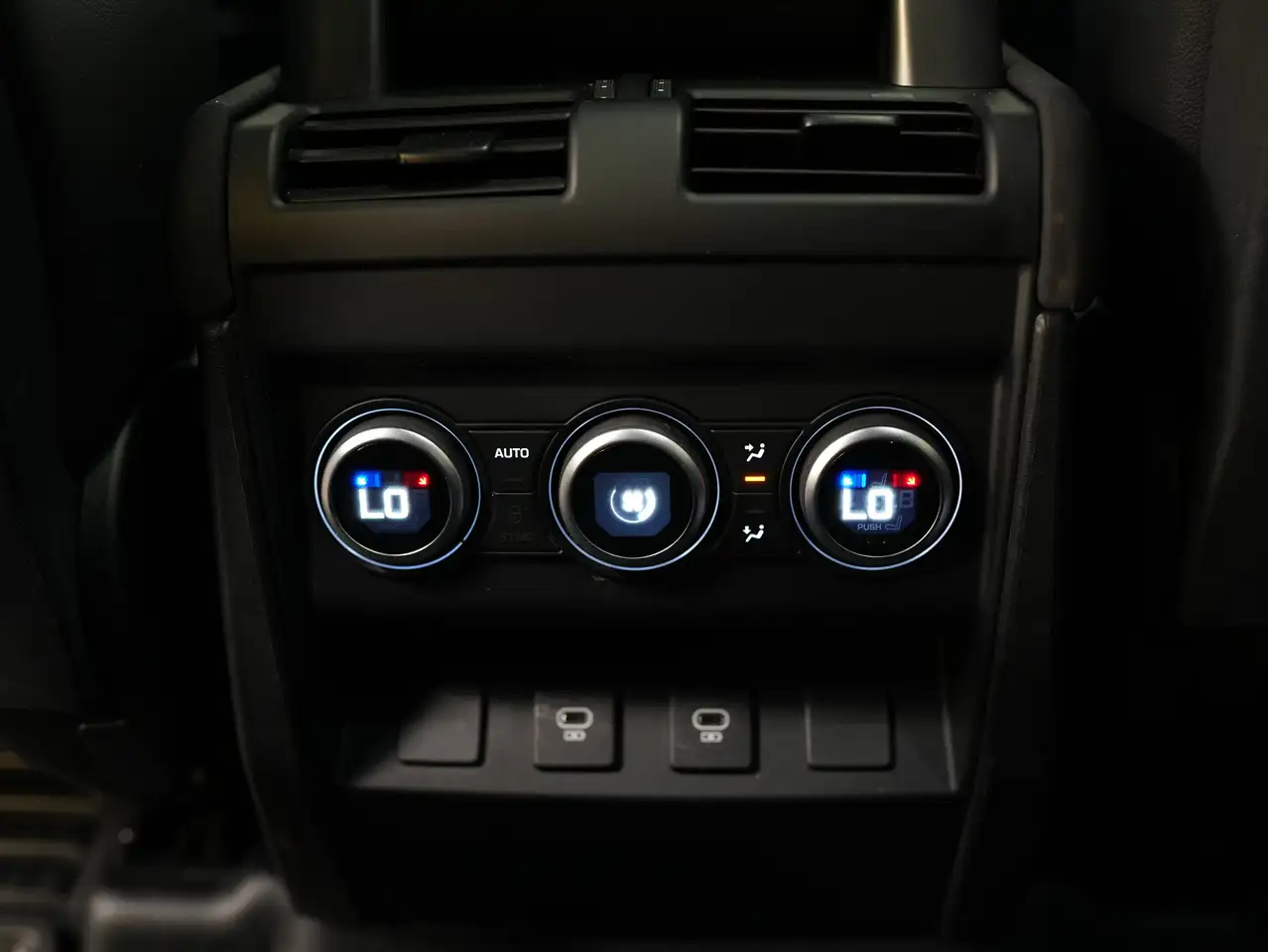 Land Rover Defender - Image 28