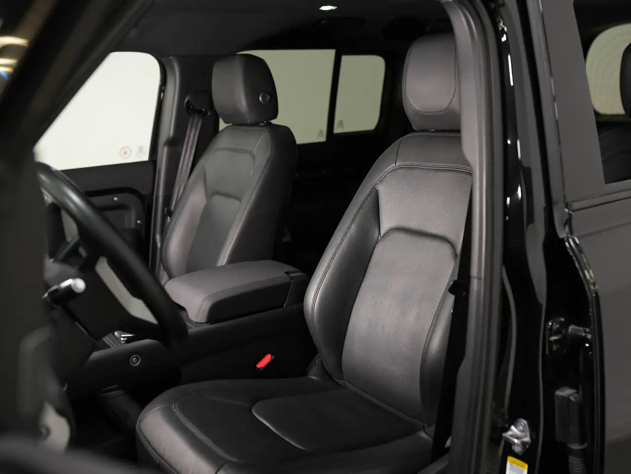 Land Rover Defender - Image 16