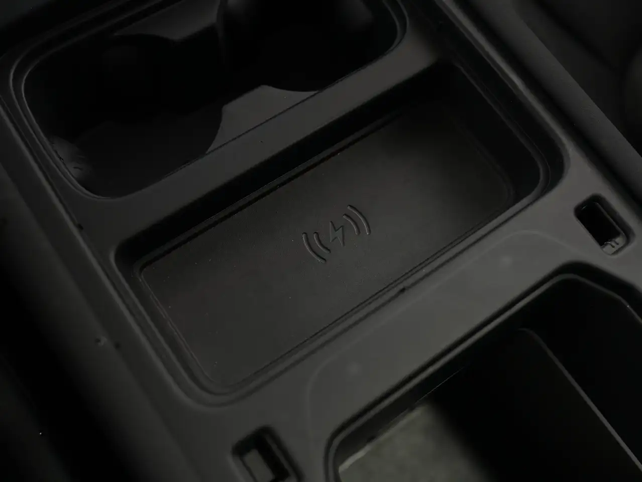 Land Rover Defender - Image 24