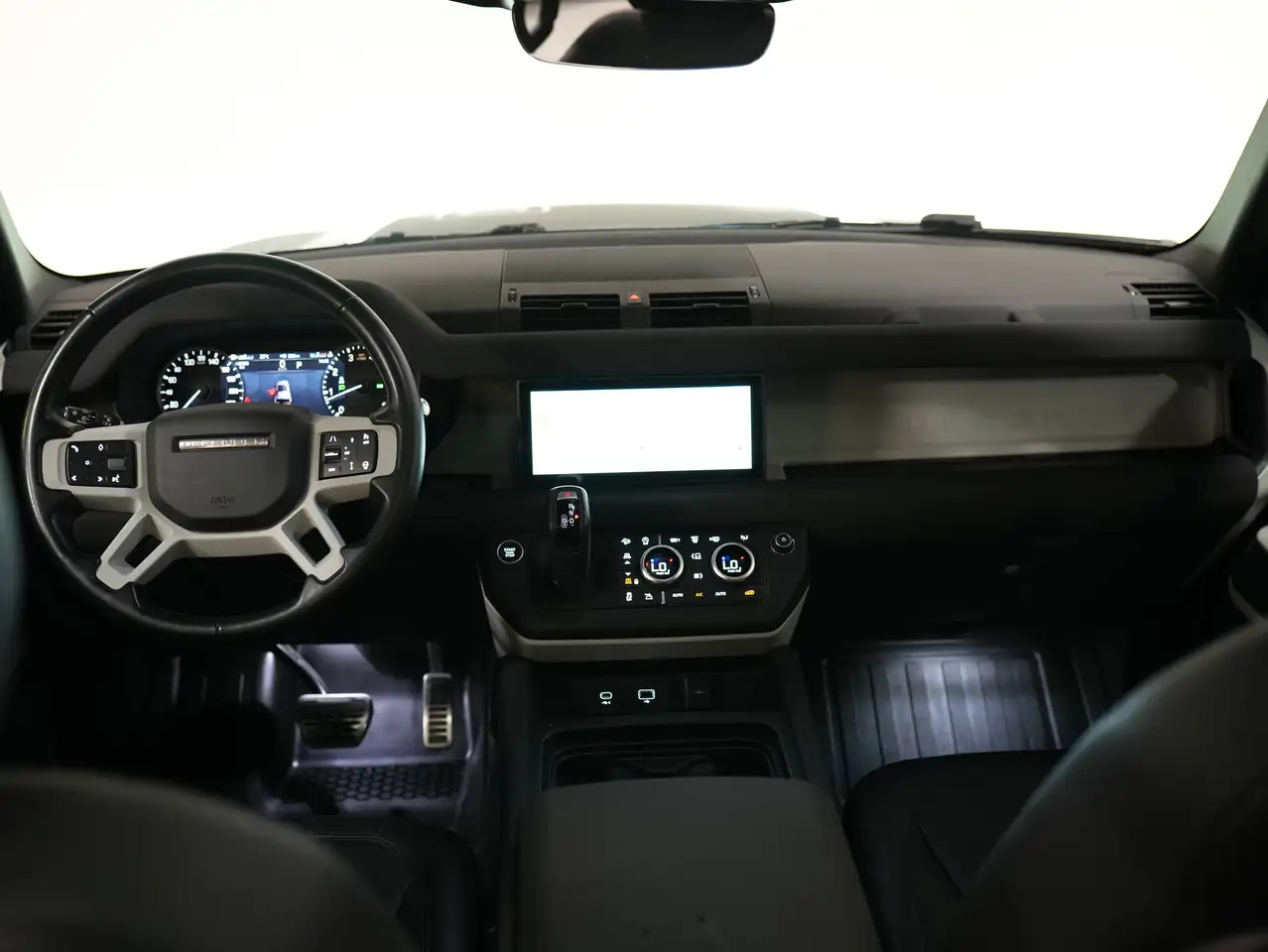 Land Rover Defender - Image 27