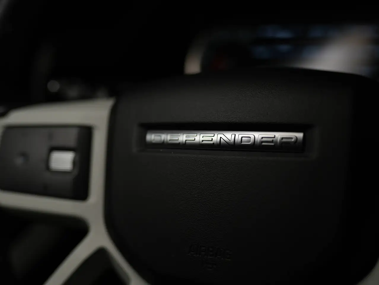Land Rover Defender - Image 12