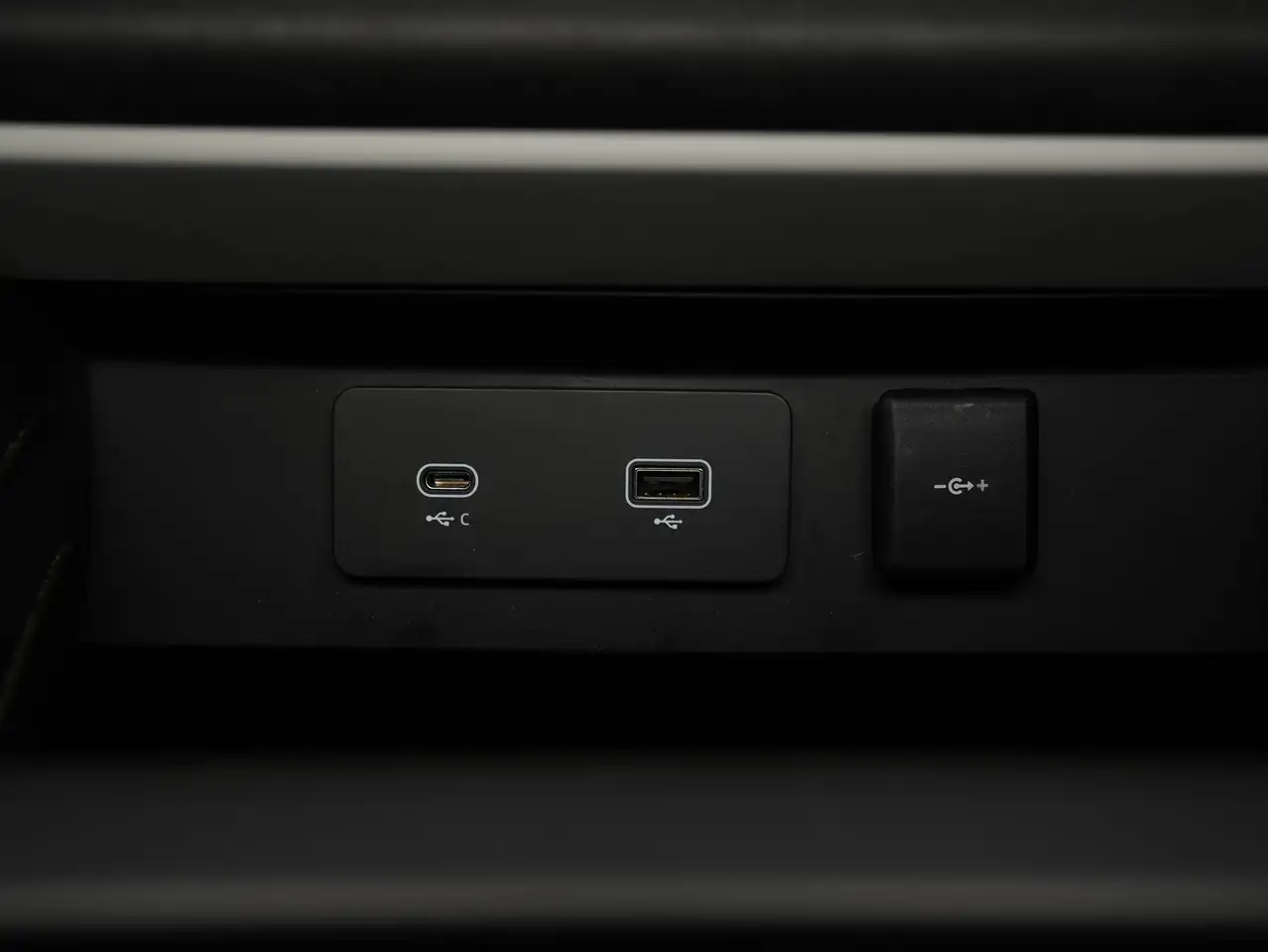 Land Rover Defender - Image 19