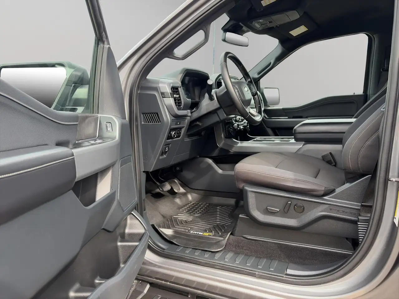 Ford F-150 - Image 12