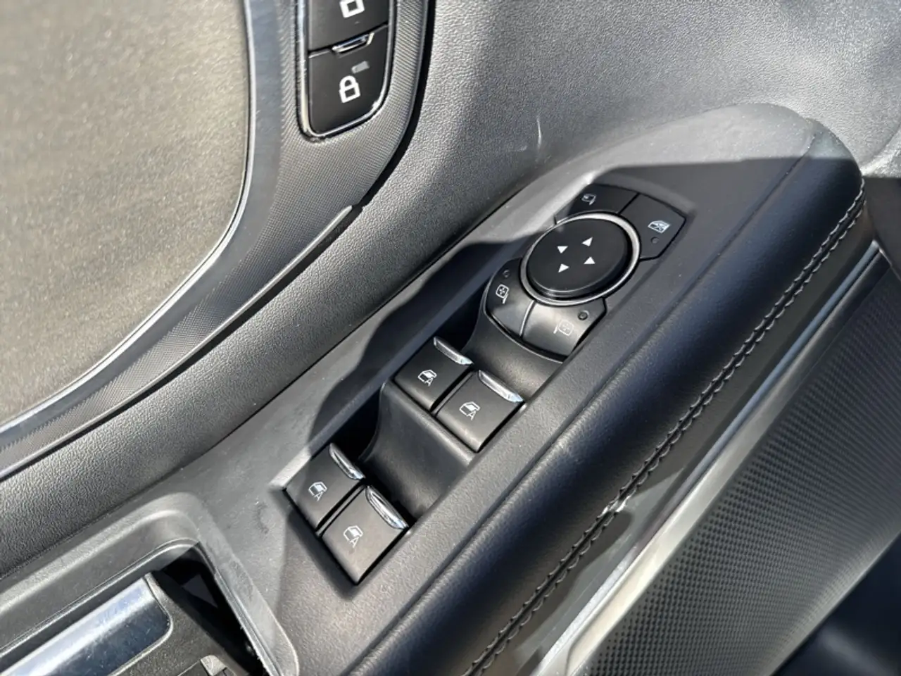 Ford Expedition - Image 15