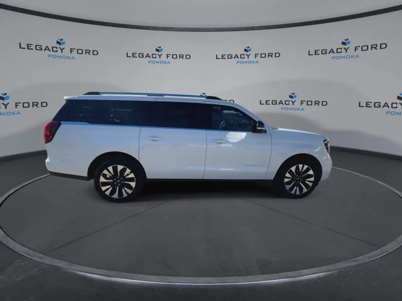 Ford Expedition - Image 8