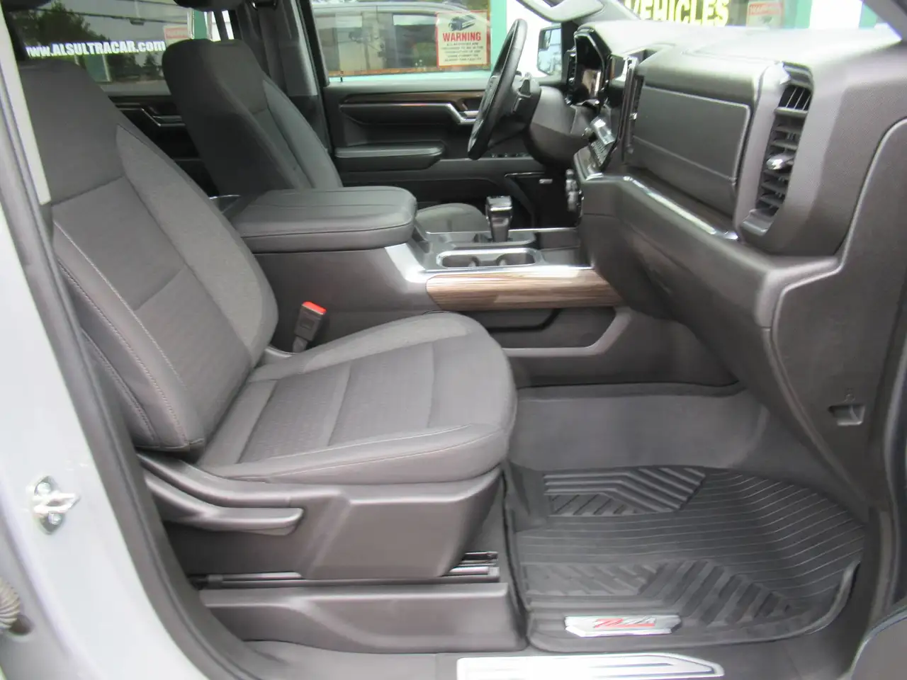Chevrolet Silverado 1500 - Image 7