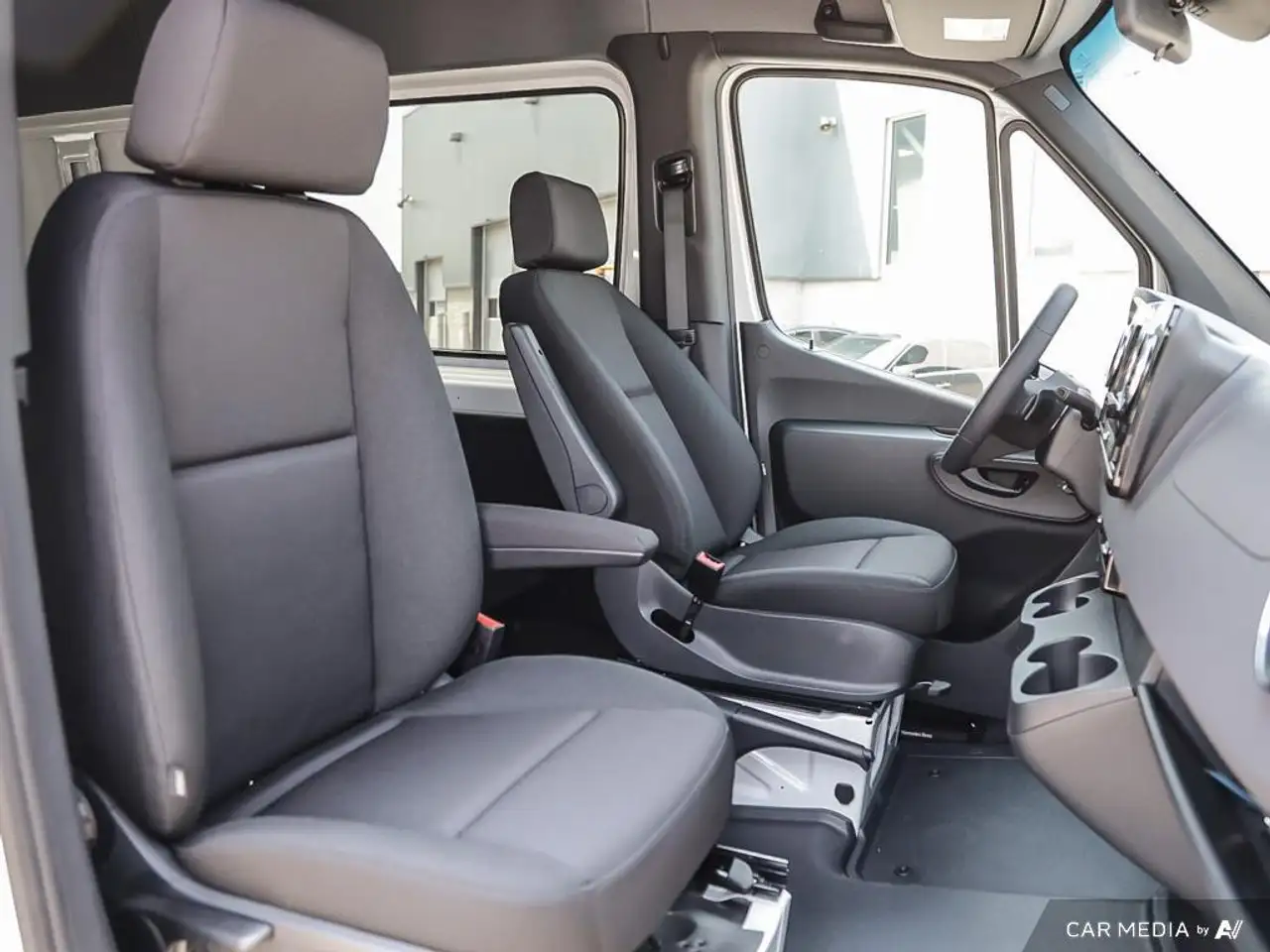 Mercedes-Benz Sprinter - Image 22