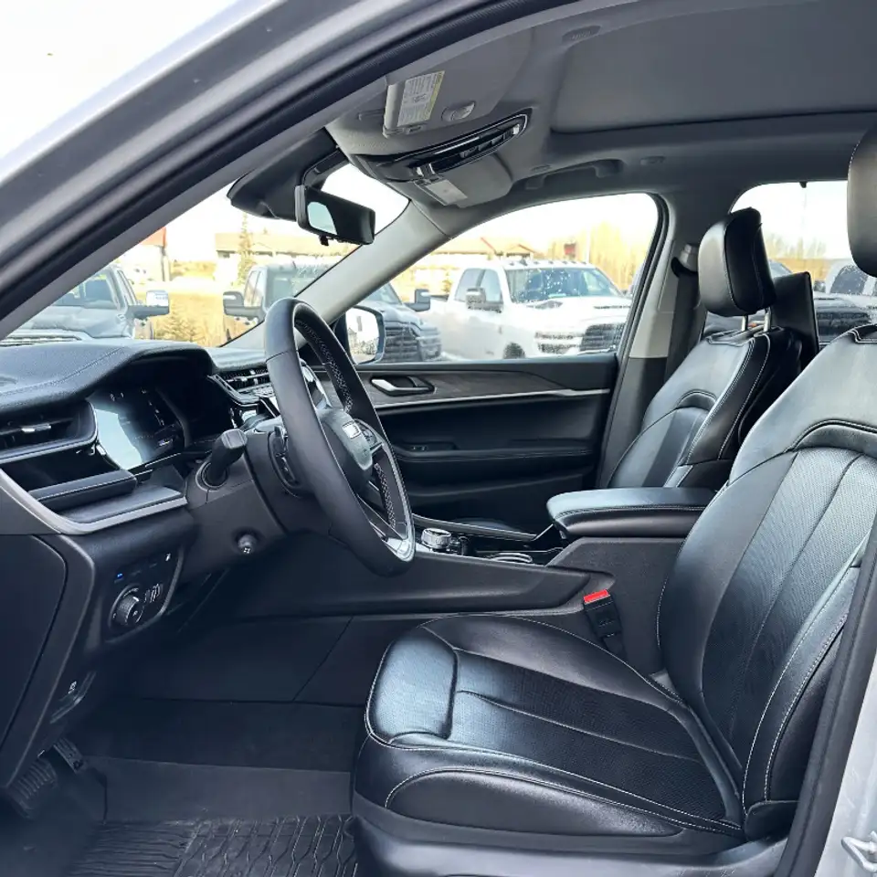 Jeep Grand Cherokee - Image 11