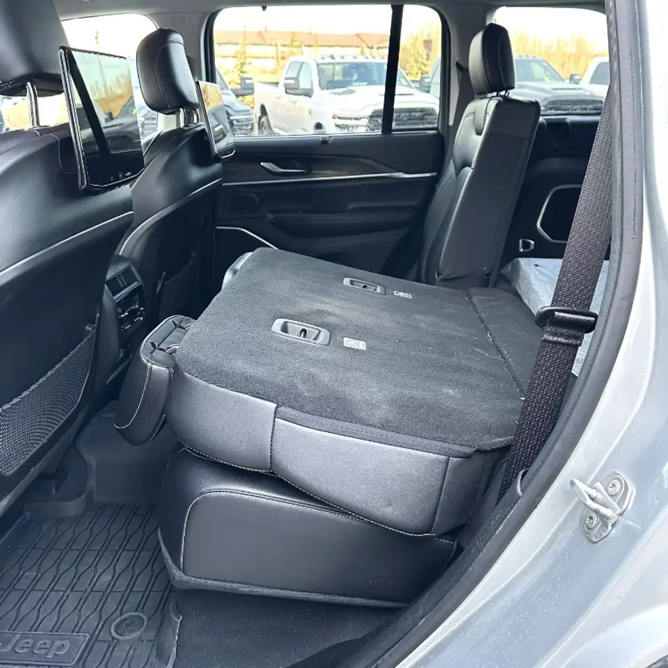 Jeep Grand Cherokee - Image 18