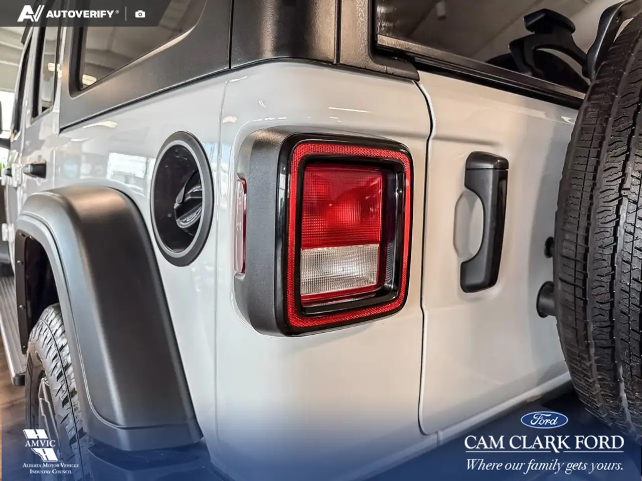 Jeep Wrangler - Image 11