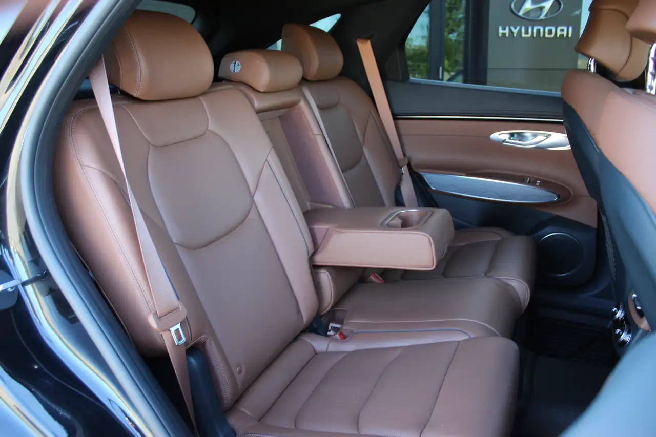 Genesis GV70 - Image 30