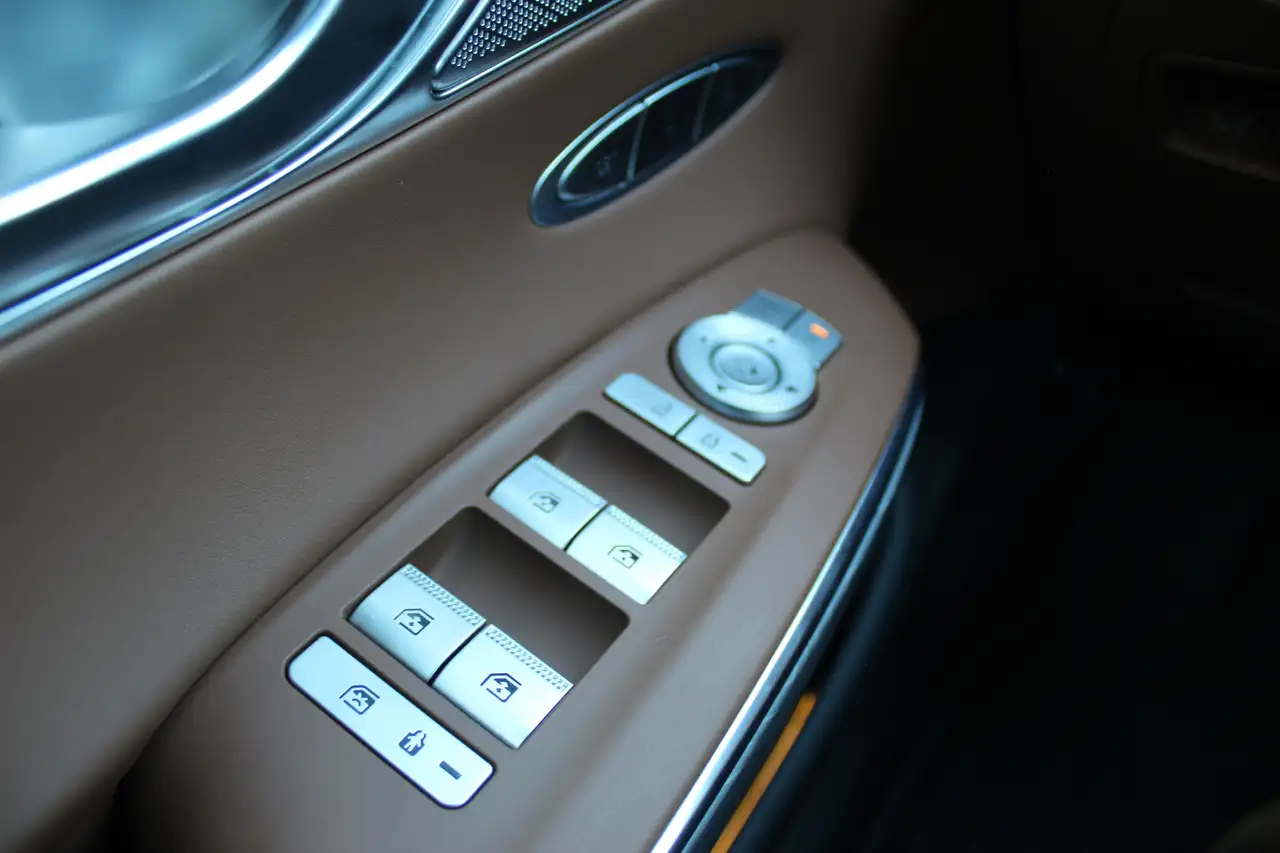 Genesis GV70 - Image 24