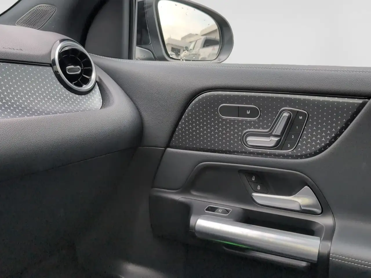 Mercedes-Benz GLA - Image 17