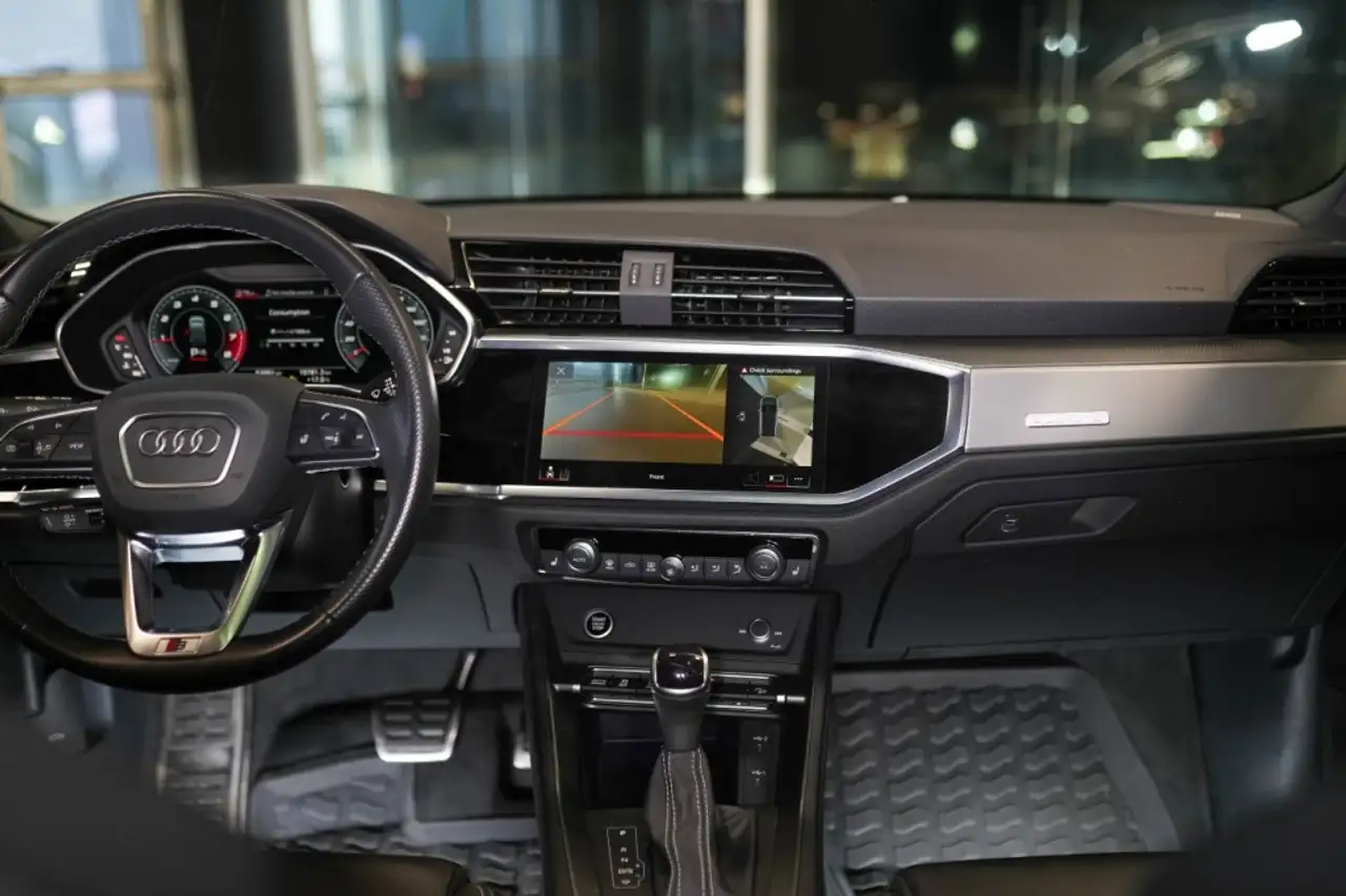 Audi Q3 - Image 17