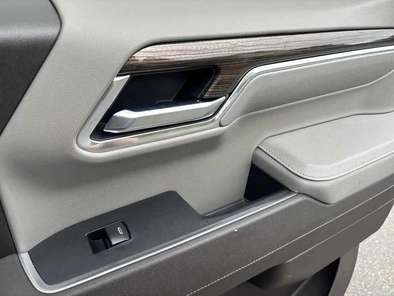 Chevrolet Silverado 1500 - Image 32
