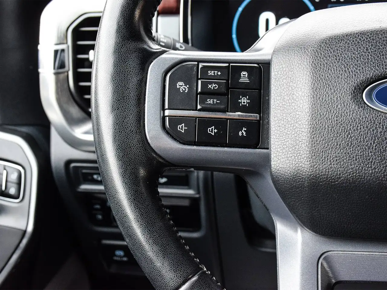 Ford F-150 - Image 23