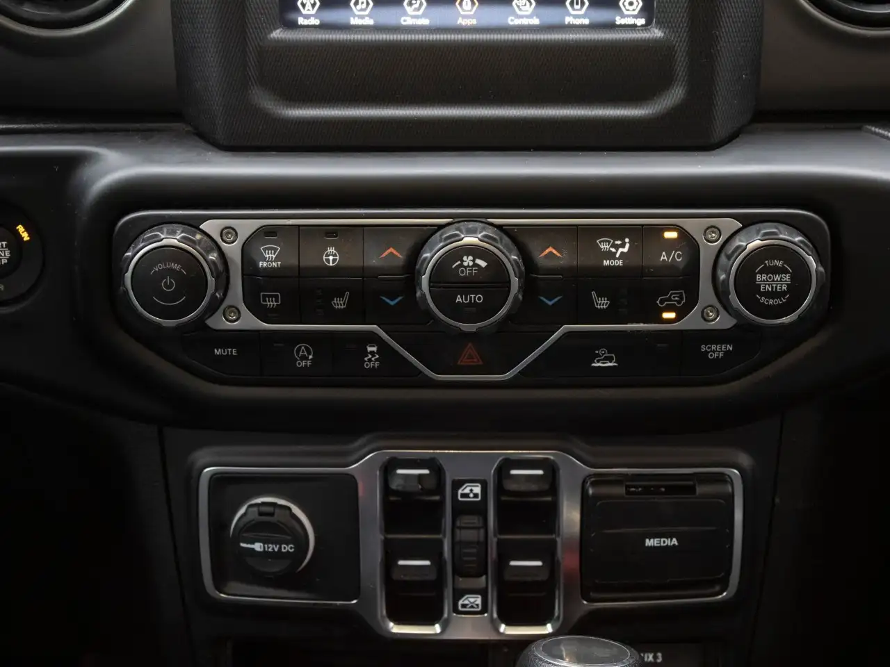 Jeep Wrangler - Image 16