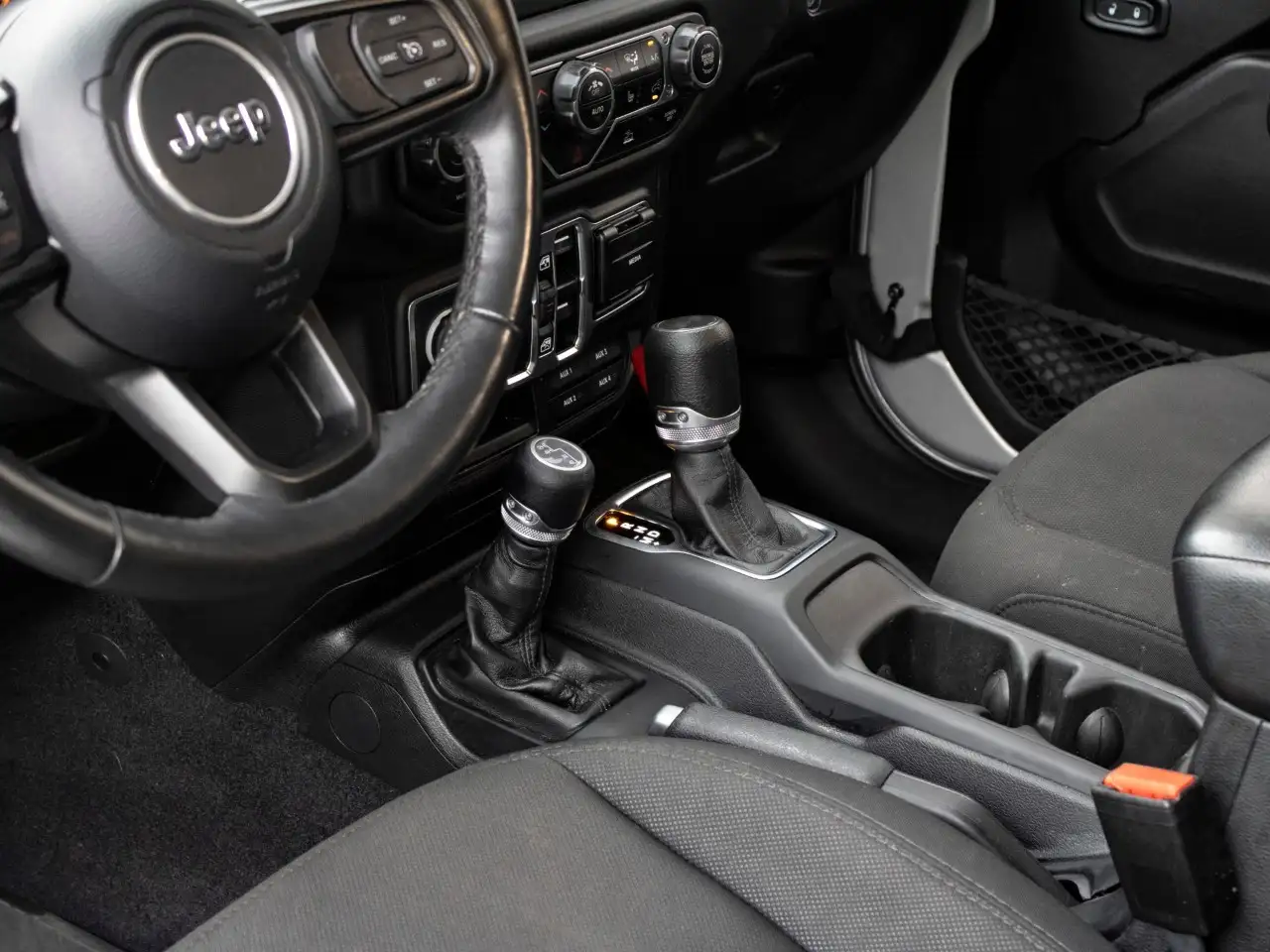 Jeep Wrangler - Image 18