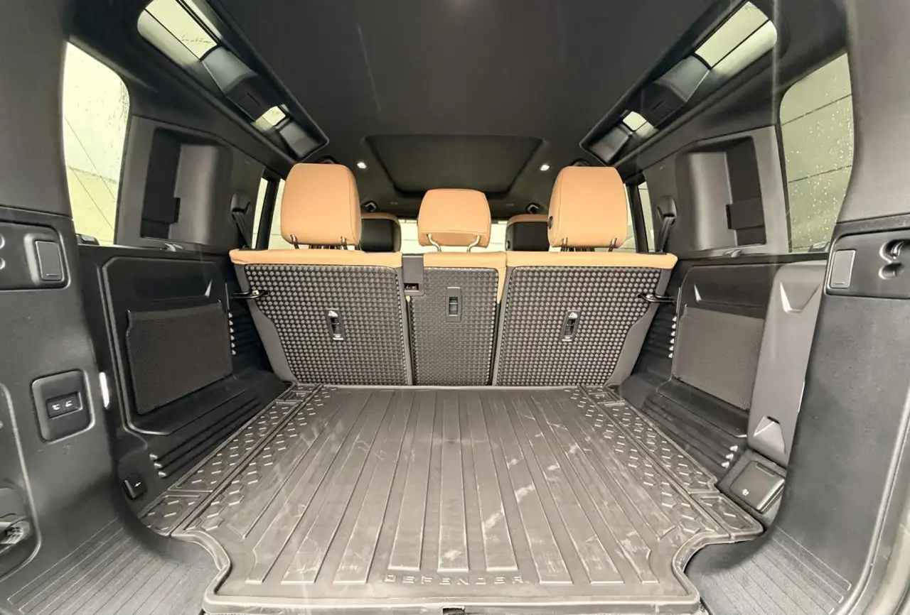 Land Rover Defender - Image 36