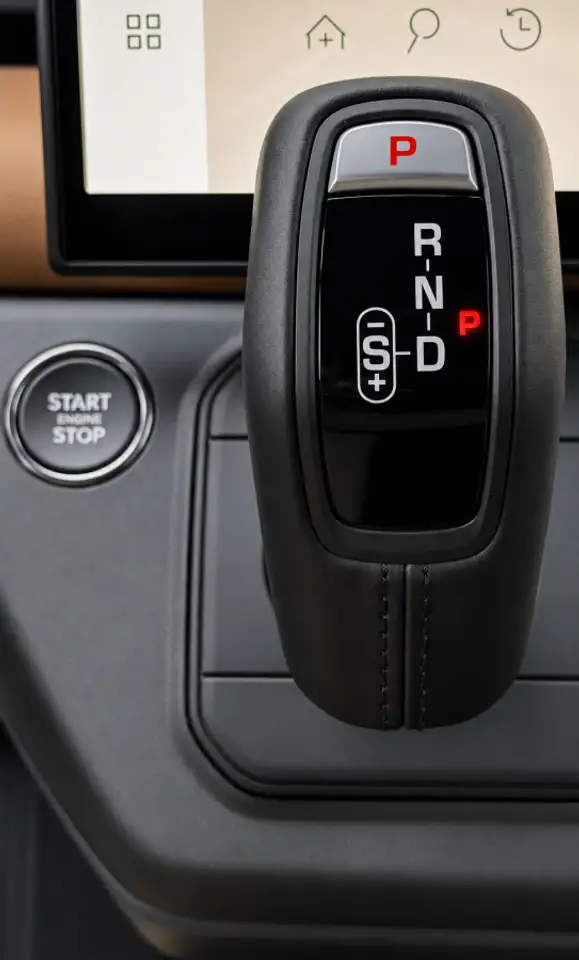 Land Rover Defender - Image 30