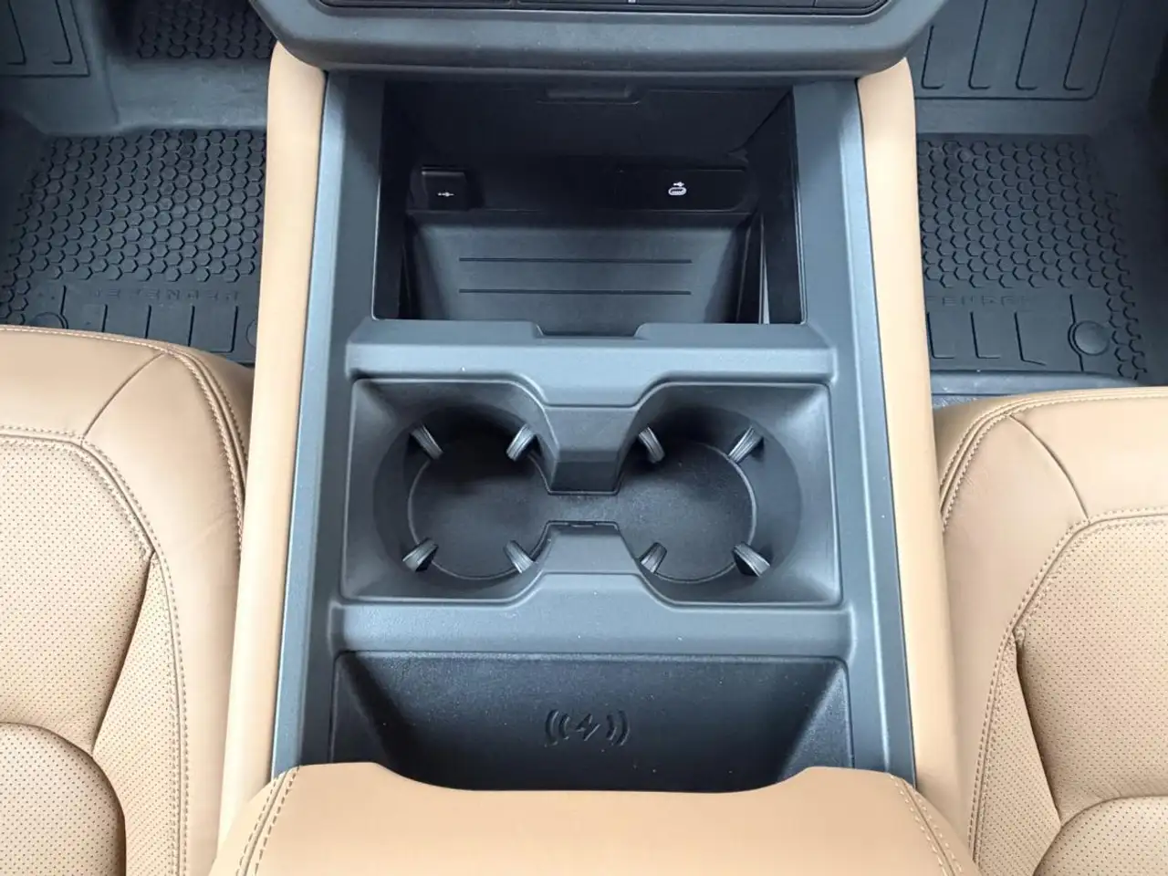 Land Rover Defender - Image 33