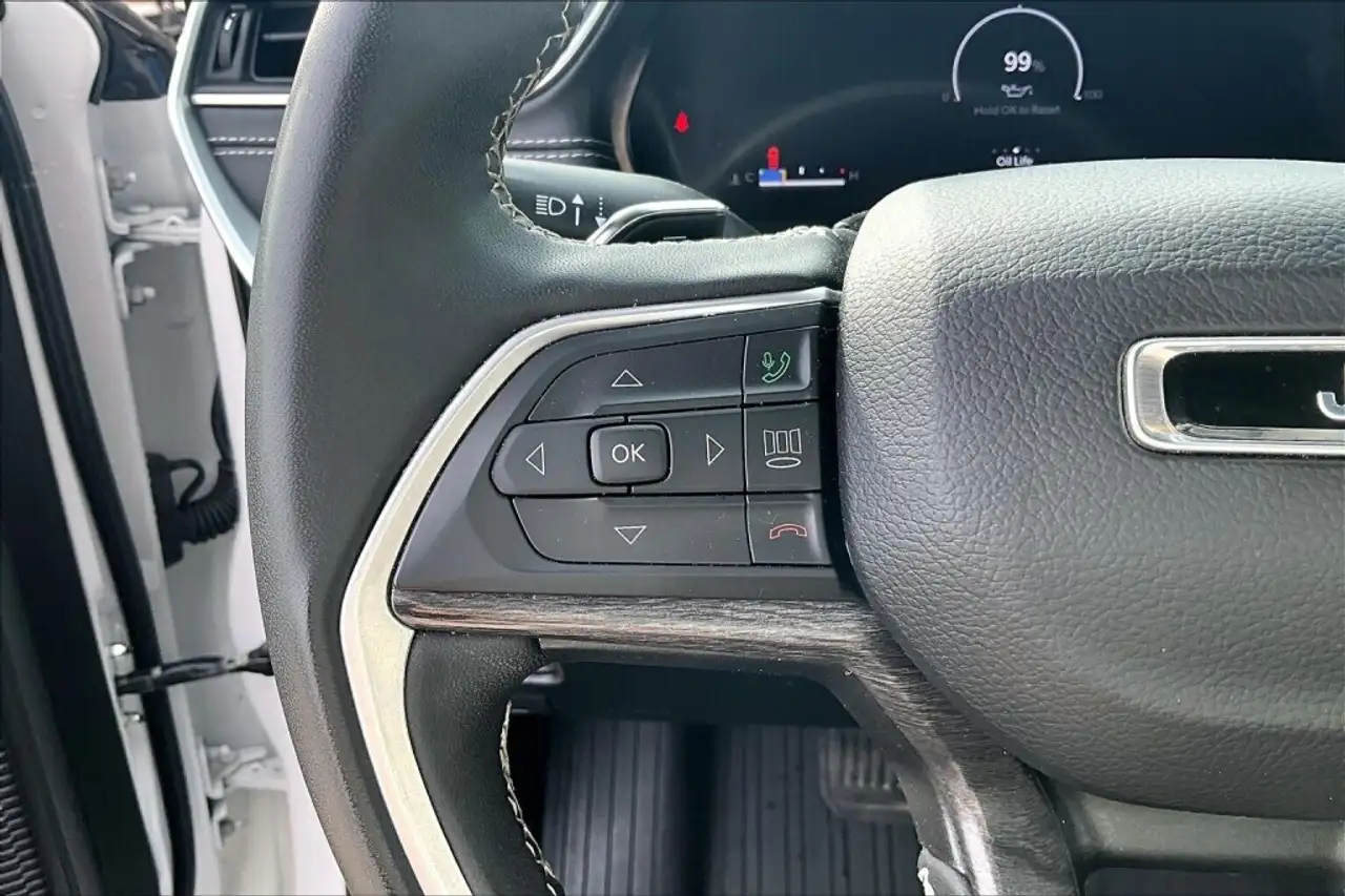 Jeep Grand Cherokee - Image 18