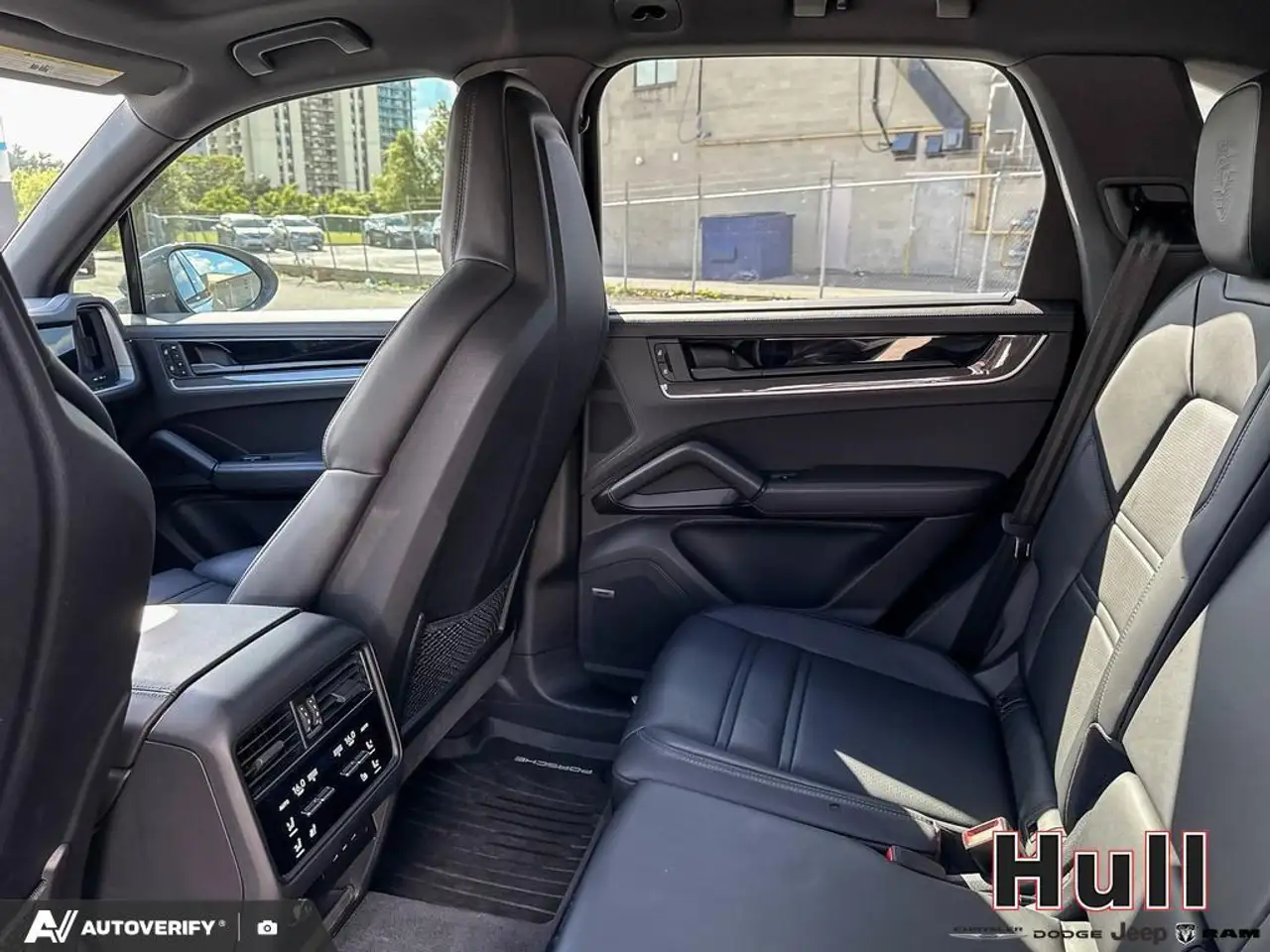Porsche Cayenne - Image 22