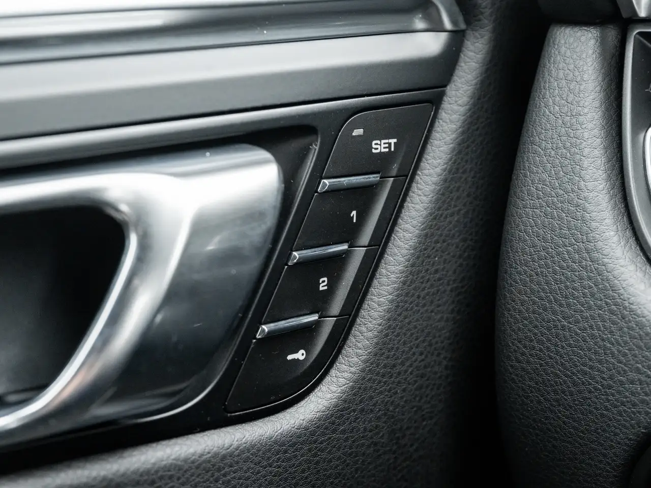 Porsche Macan - Image 22