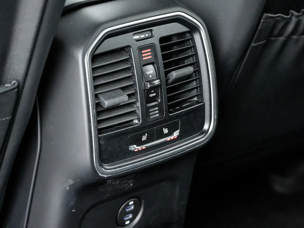 Porsche Macan - Image 33