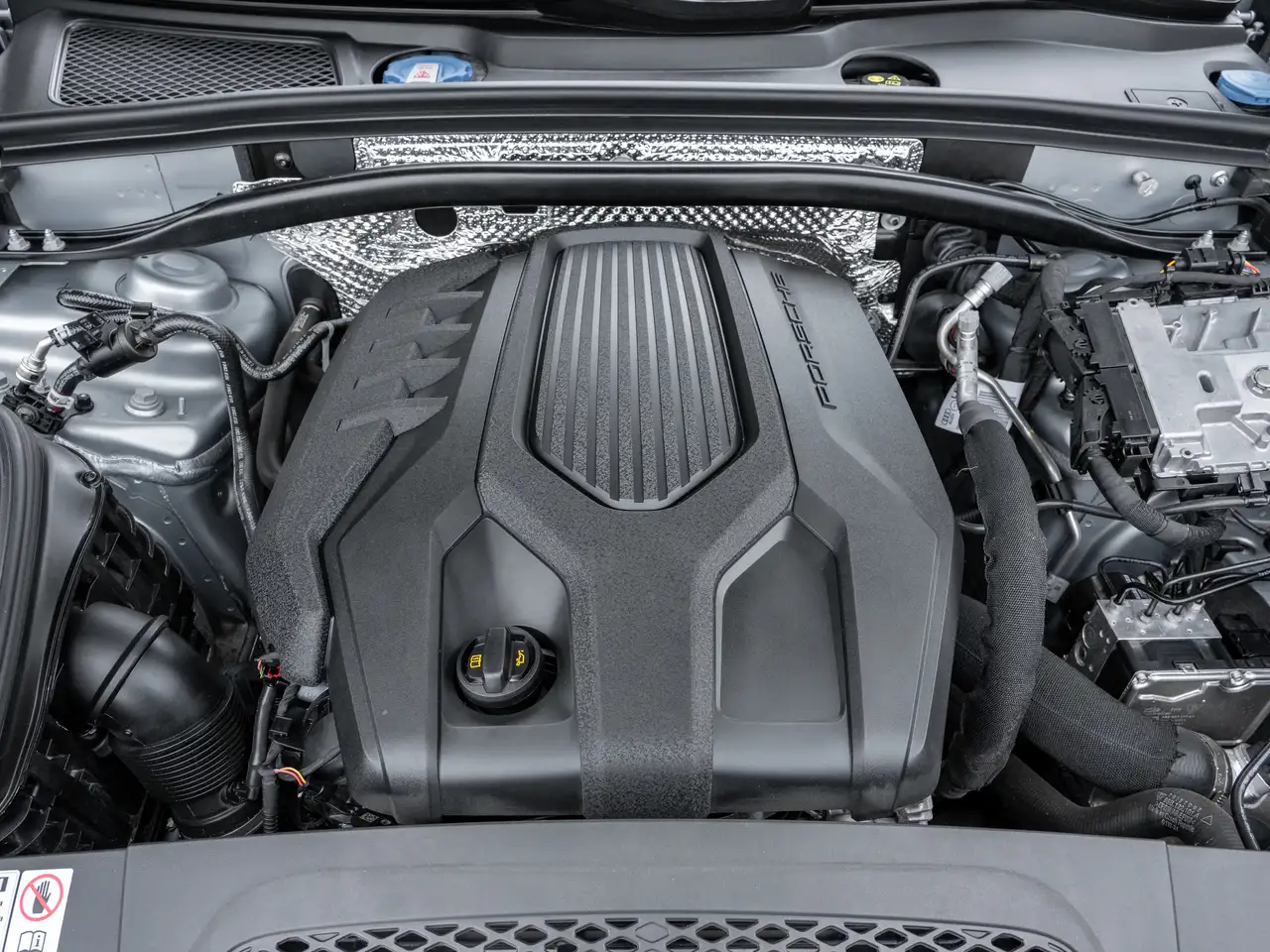 Porsche Macan - Image 37