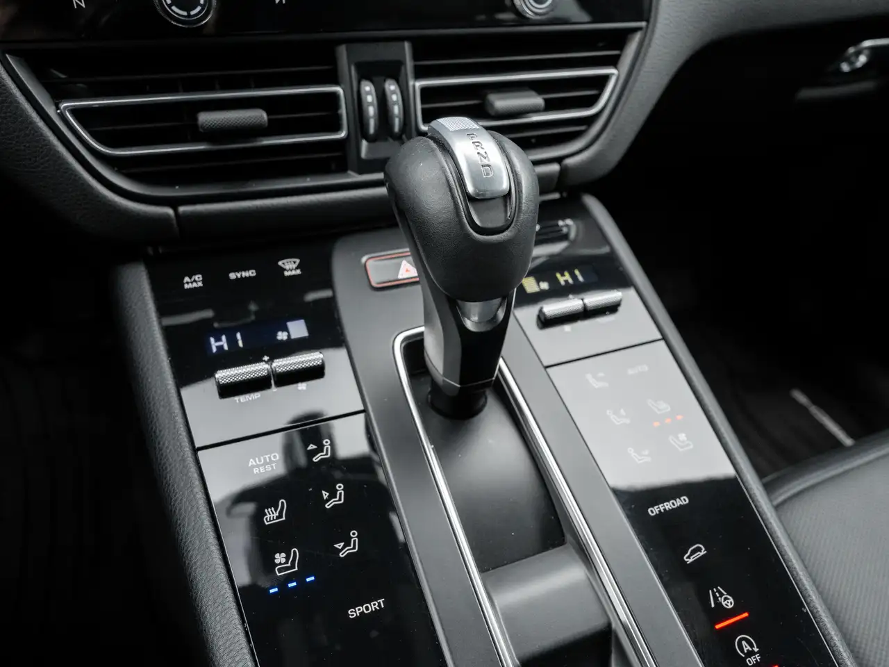 Porsche Macan - Image 24