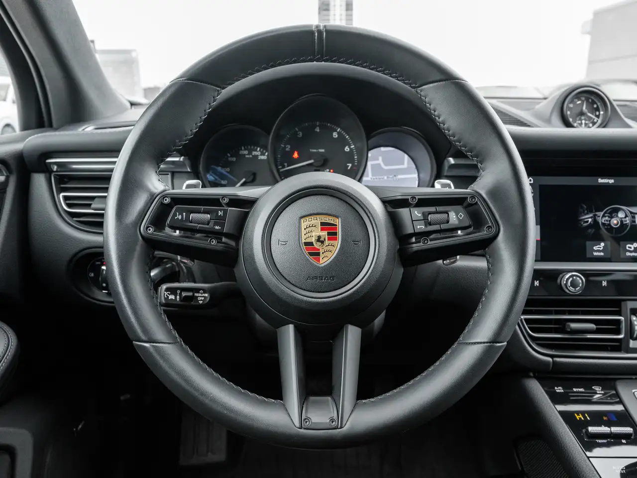 Porsche Macan - Image 15