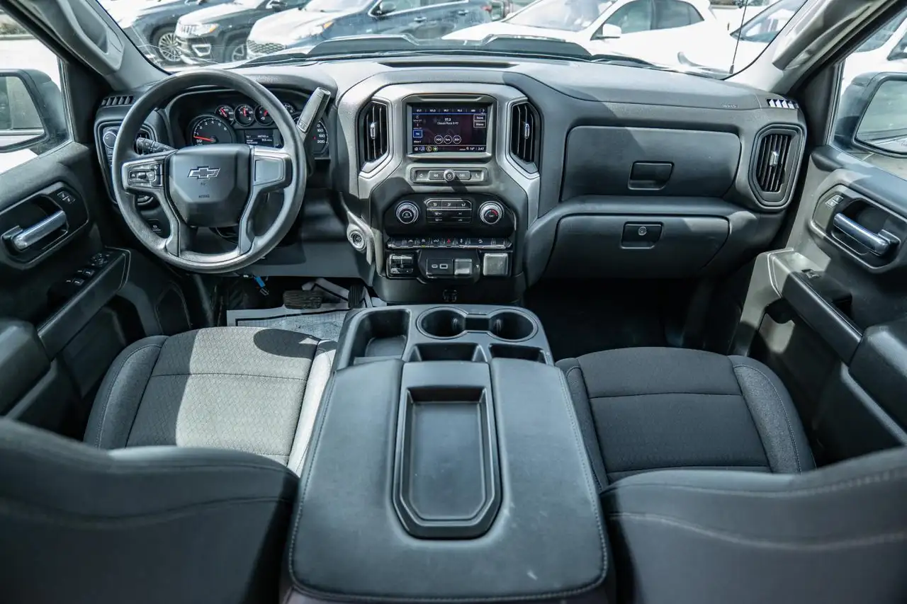 Chevrolet Silverado 1500 - Image 18