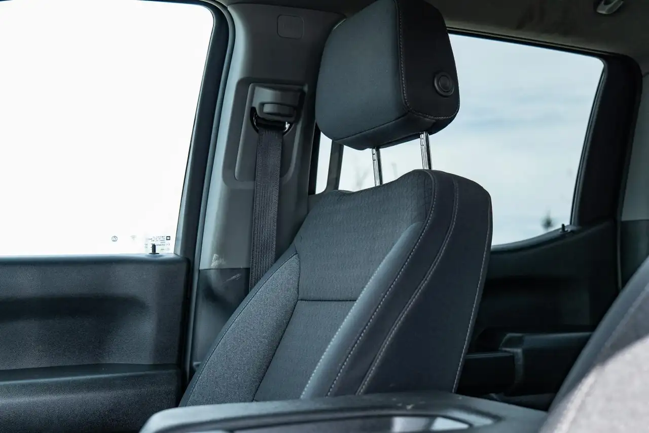 Chevrolet Silverado 1500 - Image 14
