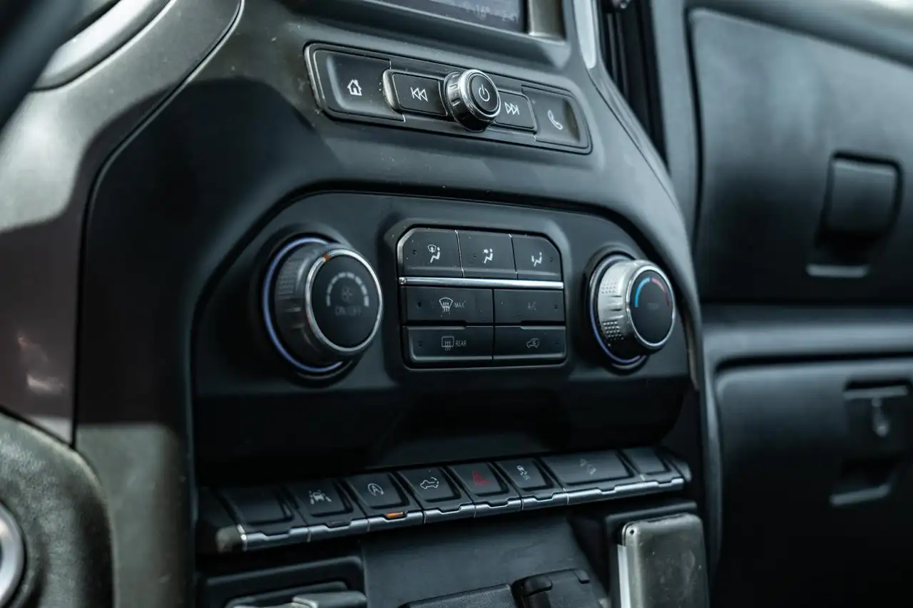 Chevrolet Silverado 1500 - Image 15