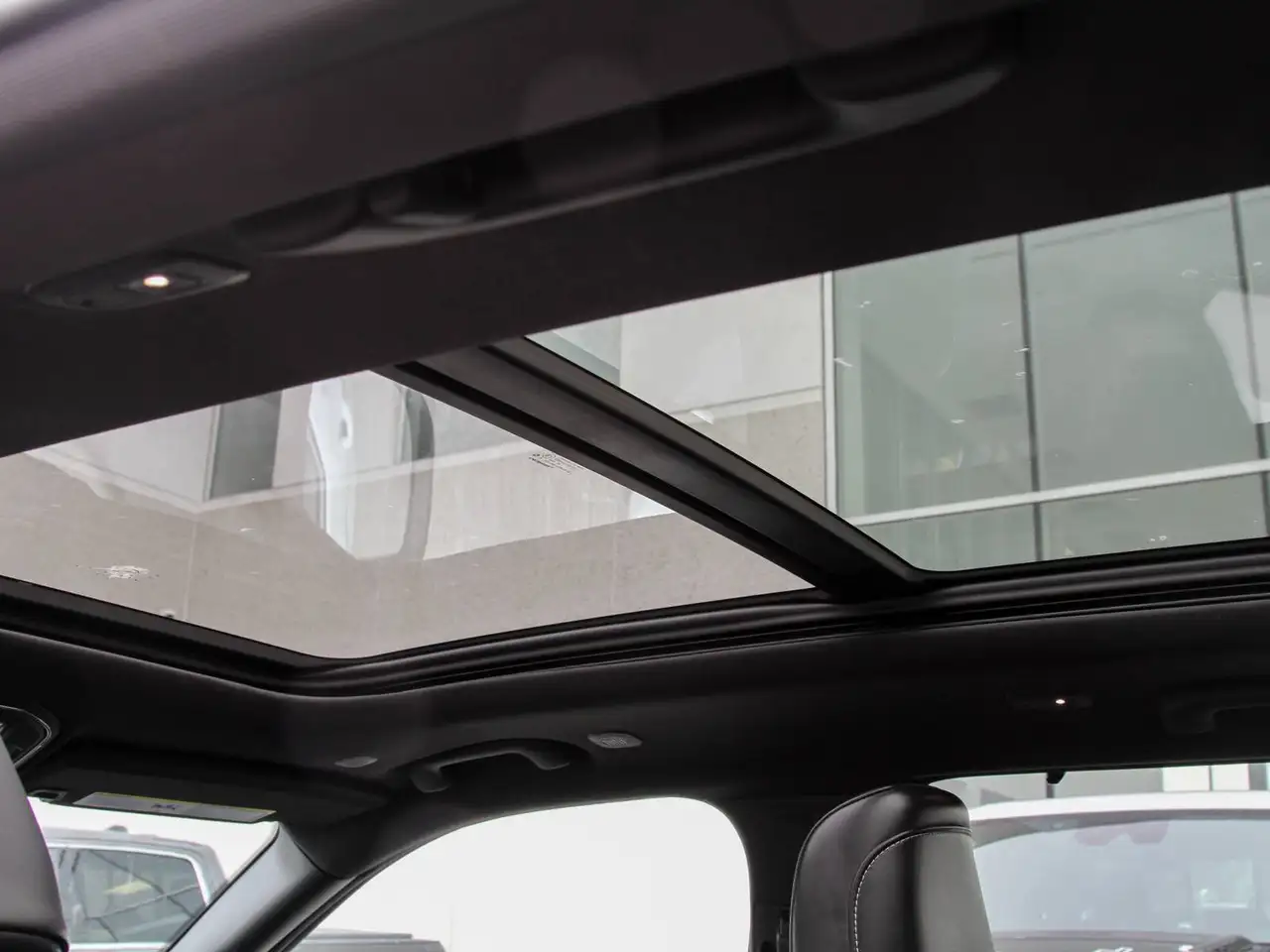 Jeep Grand Cherokee - Image 27