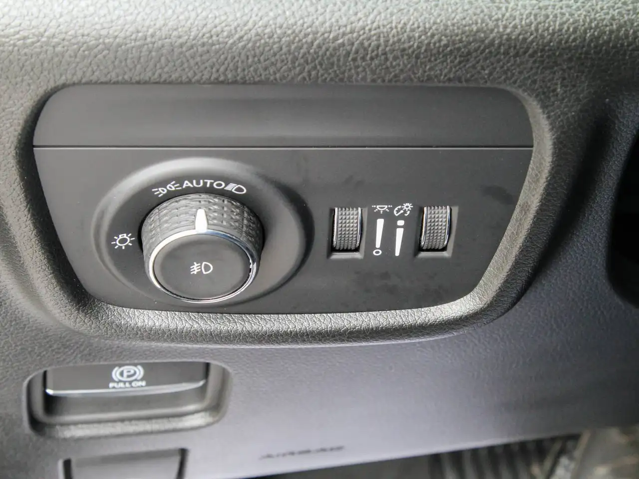 Jeep Grand Cherokee - Image 25