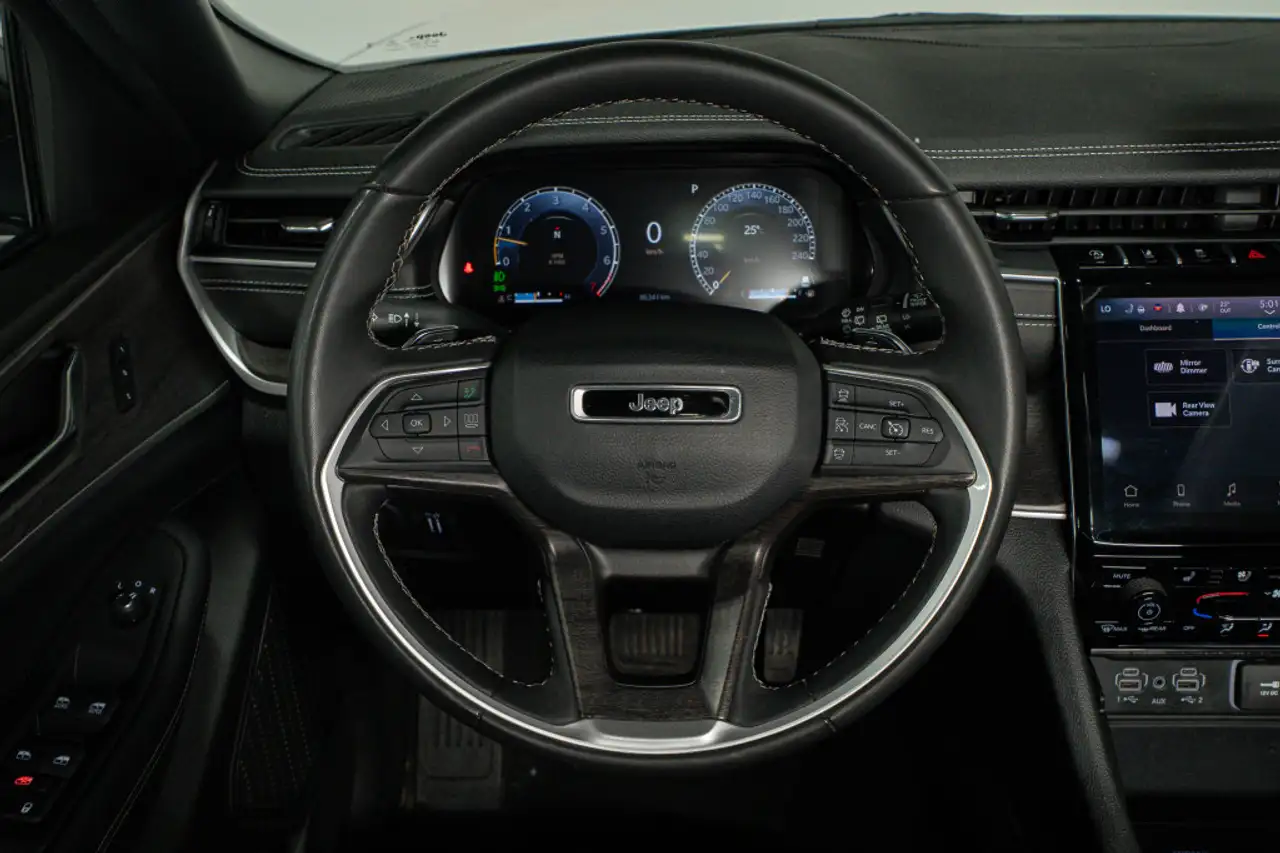 Jeep Grand Cherokee - Image 18