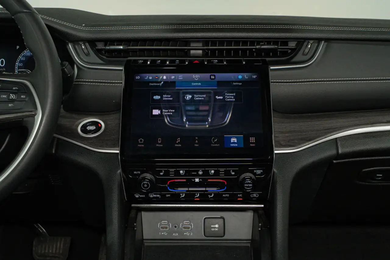 Jeep Grand Cherokee - Image 22