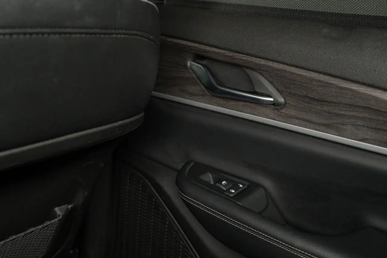 Jeep Grand Cherokee - Image 24