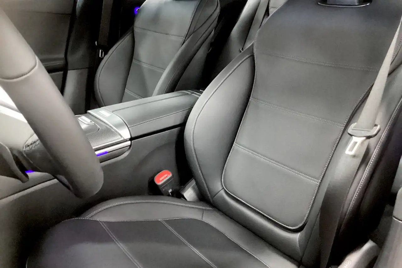 Mercedes-Benz C-Class - Image 10